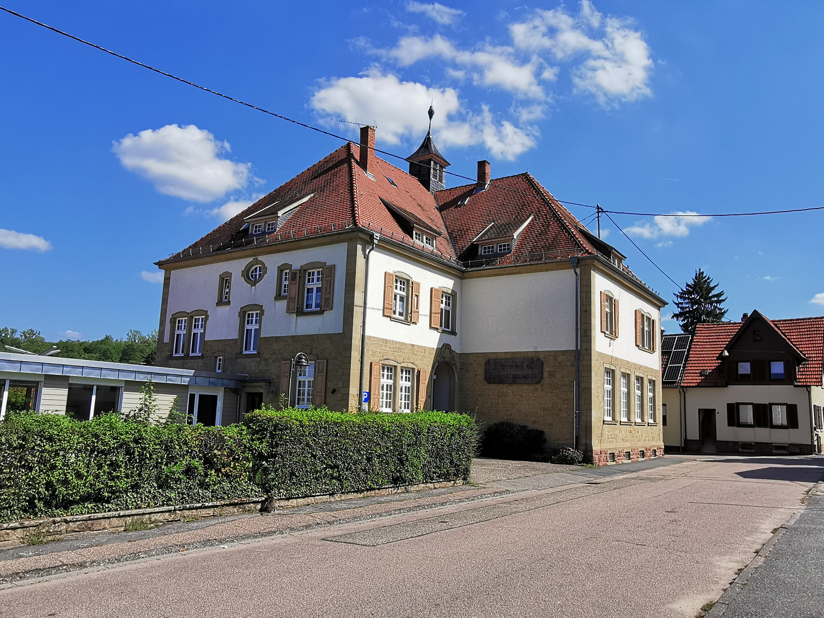 In der "Alten Schule" befindet sich das Schreiner- und Heimatmuseum.